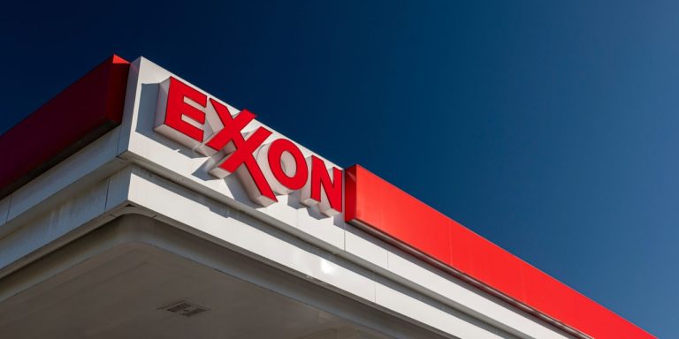 Big Hedge Fund Buys Exxon, Domino’s, and Coke Stock, Sells CVS.