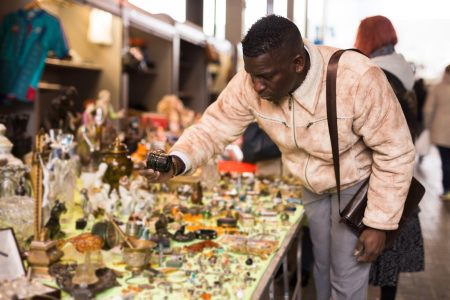 Here’s How I Make $1,000 a Month Selling Thrift Store Finds Online