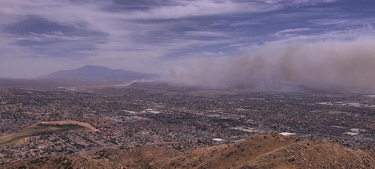 Fires Break Out in Southern California, Scorch Over 2,000 Acres